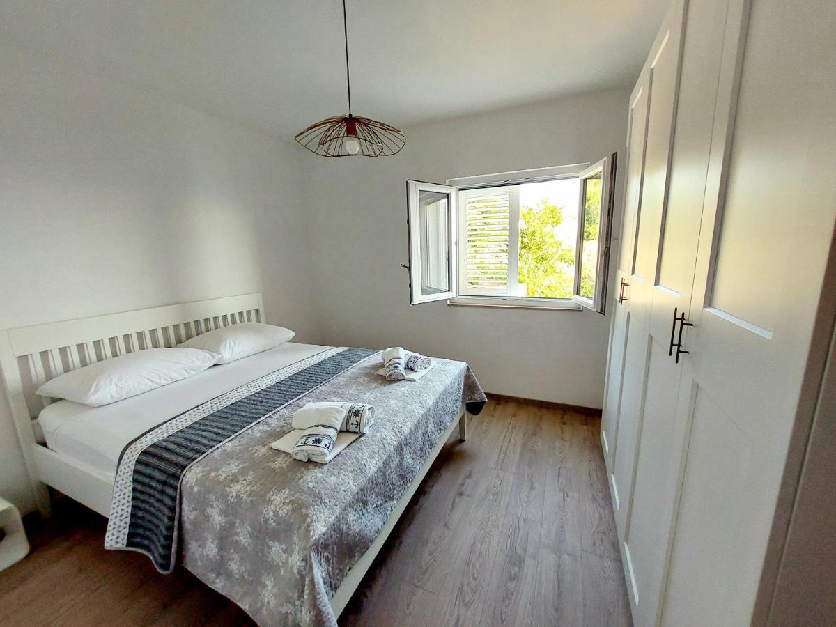 Luxury Sea View Apartment Есенице Экстерьер фото