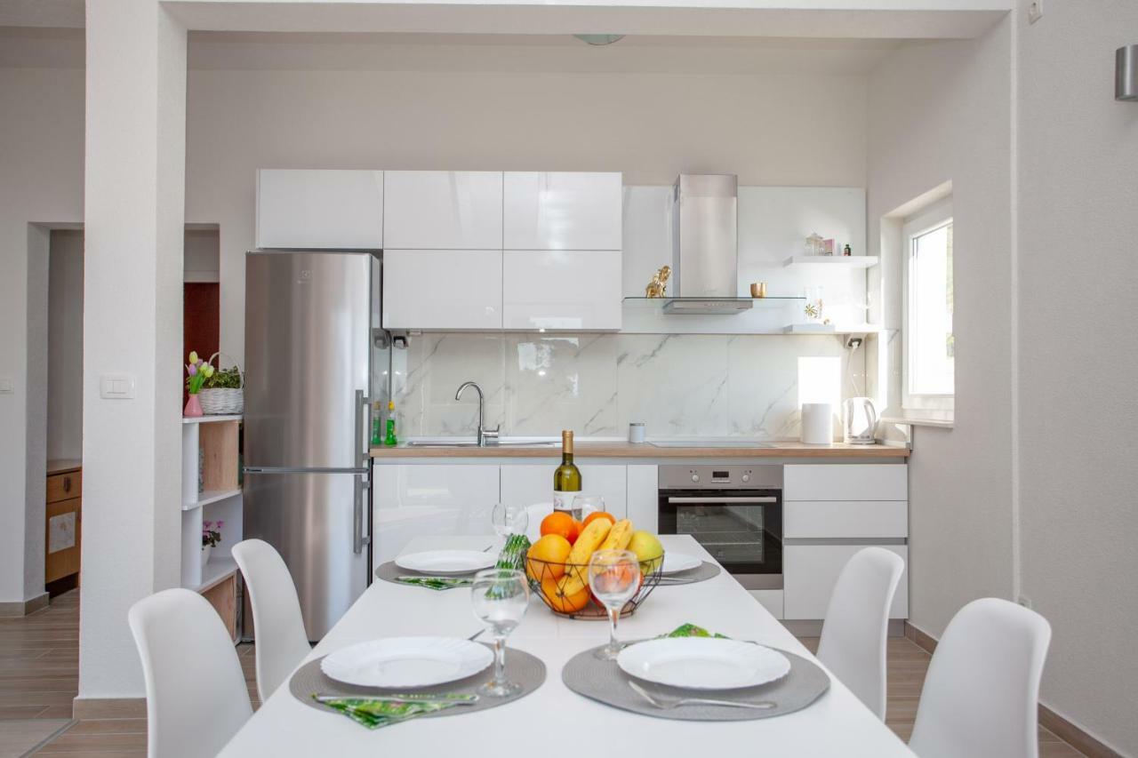 Luxury Sea View Apartment Есенице Экстерьер фото