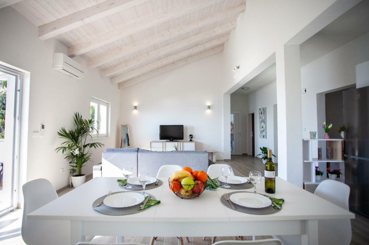 Luxury Sea View Apartment Есенице Экстерьер фото